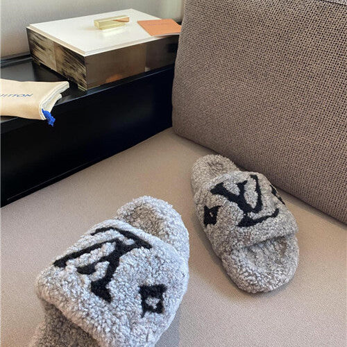 High Quality Luxury Louis Vuitton Wool Slippers – Style 32003 product detail