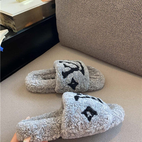 High Quality Luxury Louis Vuitton Wool Slippers – Style 32003 product detail