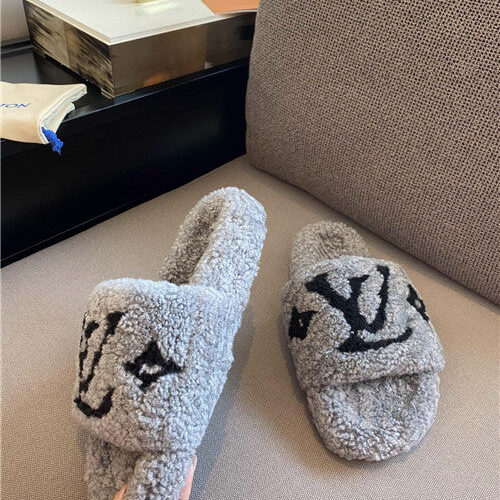 High Quality Luxury Louis Vuitton Wool Slippers – Style 32003 product detail
