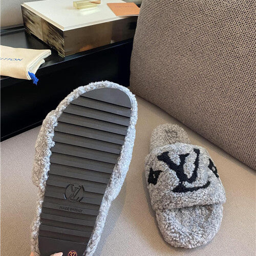 High Quality Luxury Louis Vuitton Wool Slippers – Style 32003 product detail
