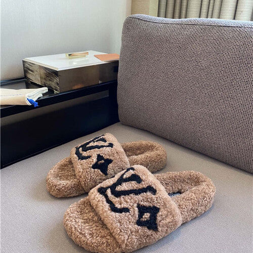 High Quality Luxury Louis Vuitton Wool Slippers – Style 85667