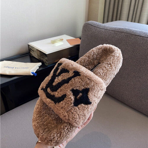 High Quality Luxury Louis Vuitton Wool Slippers – Style 85667 product detail