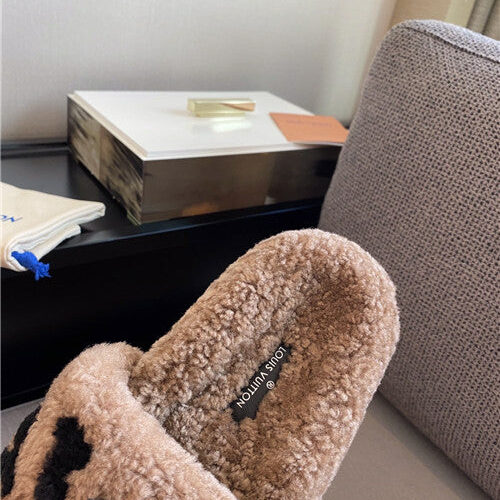 High Quality Luxury Louis Vuitton Wool Slippers – Style 85667 product detail