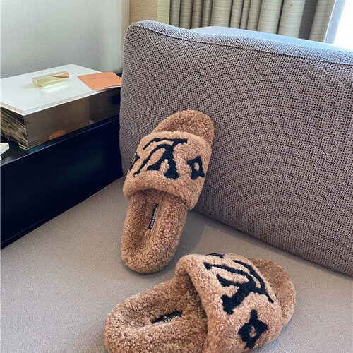 High Quality Luxury Louis Vuitton Wool Slippers – Style 85667 product detail