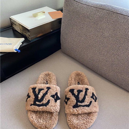 High Quality Luxury Louis Vuitton Wool Slippers – Style 85667 alternate view