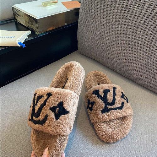 High Quality Luxury Louis Vuitton Wool Slippers – Style 85667 product detail