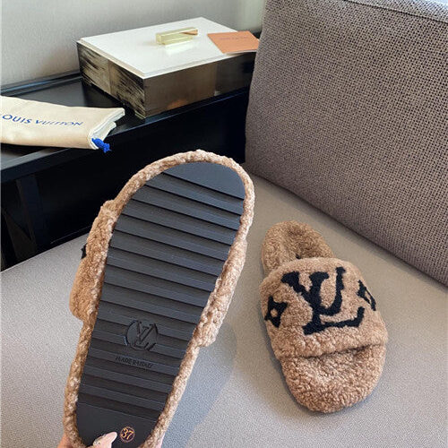 High Quality Luxury Louis Vuitton Wool Slippers – Style 85667 product detail