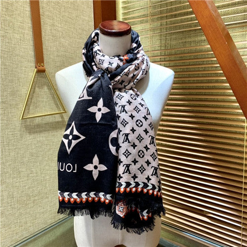 High Quality Luxury Louis Vuitton Wool Scarf Scarves alternate view