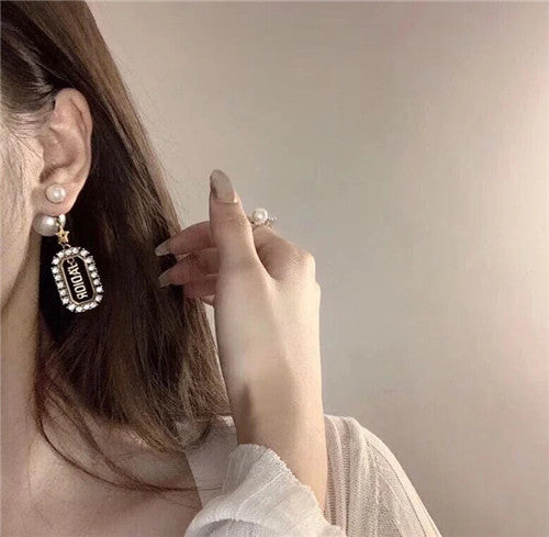 High Quality Luxury Dior Pearl Earrings – Style 50850 product detail