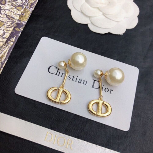 High Quality Luxury Dior Pearl Earrings – Style 50848