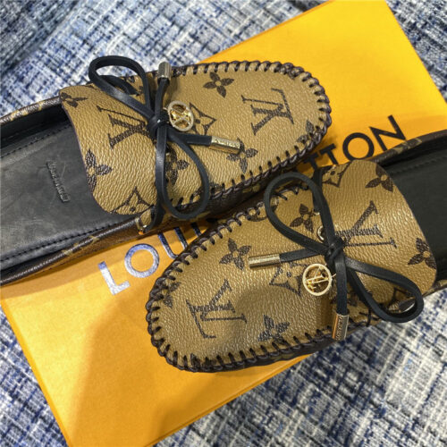 High Quality Luxury Louis Vuitton Womens Medal Beanie Shoes product detail