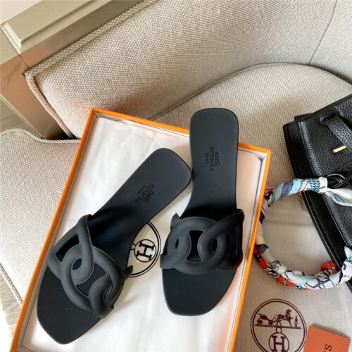 High Quality Luxury Hermes New Classic Pig Nose Chain Slippers – Style 20035 alternate view