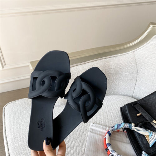 High Quality Luxury Hermes New Classic Pig Nose Chain Slippers – Style 20035 product detail