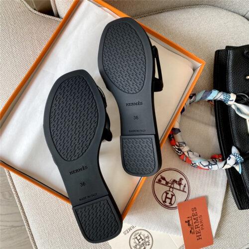 High Quality Luxury Hermes New Classic Pig Nose Chain Slippers – Style 20035 product detail