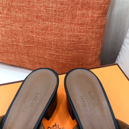 High Quality Luxury Hermes Chunky Heel Sandals – Style 36099 product detail