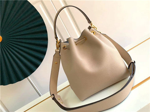 High Quality Luxury LV Lockme Bucket Bag alternate view