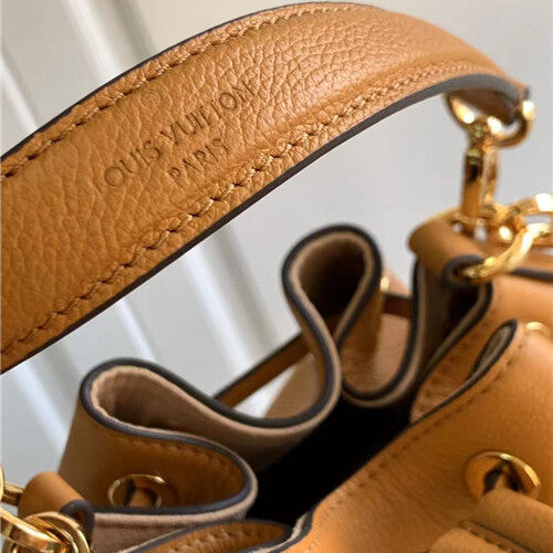 High Quality Luxury LV Lockme Bucket Bag – Style 48377 product detail