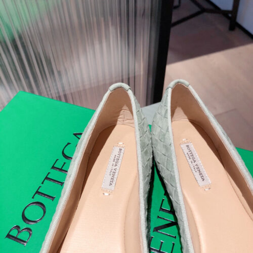 High Quality Luxury Bv Flat Sandals Womens – Style 88902 product detail