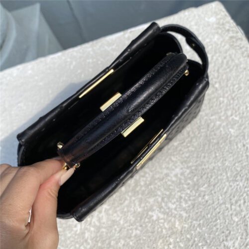 High Quality Luxury Fendi Ostrich Leather Peekaboo Bag product detail