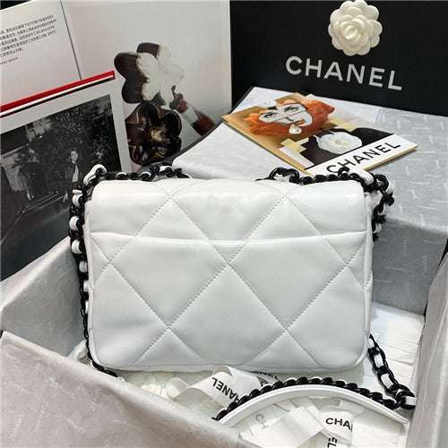 High Quality Luxury Chanel 19 Flap Bag White alternate view