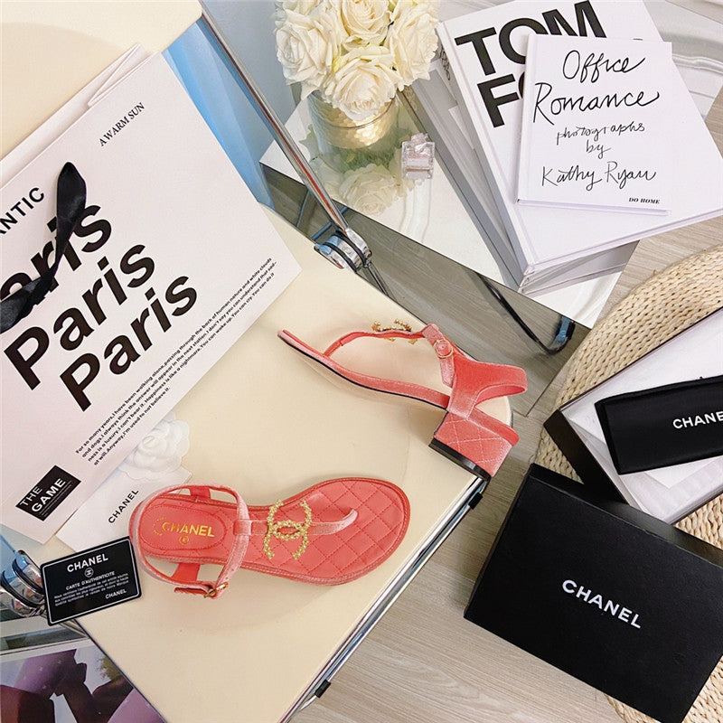 High Quality Luxury Chanel Pearl Buckle Classic Thong Sandals – Style 42982 product detail