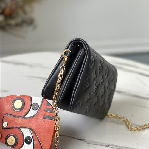 High Quality Luxury LV Pochette Coussin Leather Goods product detail