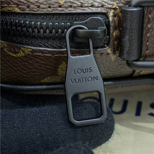 High Quality Luxury LV Christopher Wearable Wallet – Style 48327 product detail