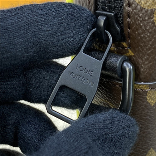 High Quality Luxury LV Christopher Wearable Wallet product detail