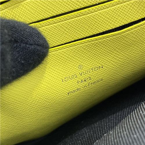 High Quality Luxury LV Christopher Wearable Wallet product detail