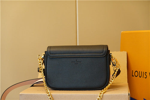High Quality Luxury LV Lock Me Tender Bag – Style 48371 alternate view