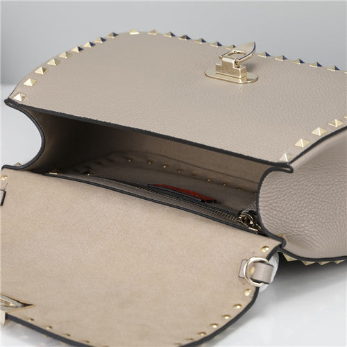 High Quality Luxury Valentino Rivet Bag – Style 03822 product detail