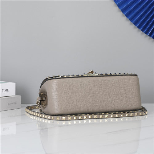 High Quality Luxury Valentino Rivet Bag – Style 03822 product detail