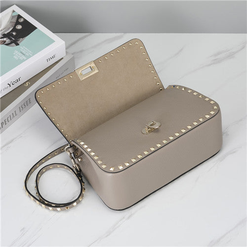 High Quality Luxury Valentino Rivet Bag – Style 03822 product detail