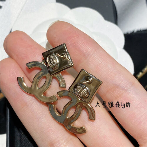 High Quality Luxury Chanel Swarovski Crystal Diamond Earrings – Style 50500 product detail