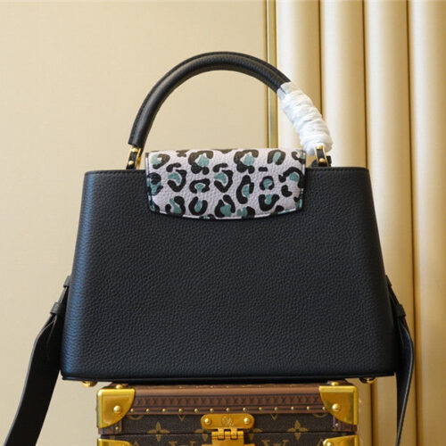 High Quality Luxury Louis Vuitton Capucines Medium Bag Black alternate view