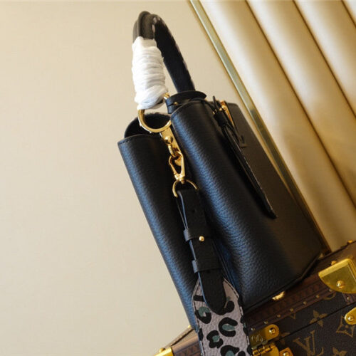 High Quality Luxury Louis Vuitton Capucines Medium Bag Black product detail