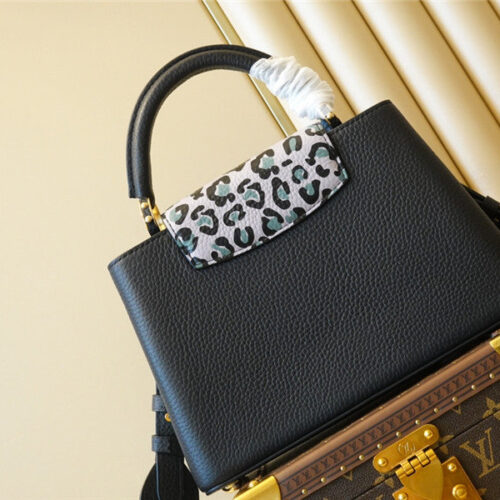High Quality Luxury Louis Vuitton Capucines BB Bag Black alternate view