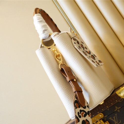 High Quality Luxury Louis Vuitton Capucines Medium Bag product detail