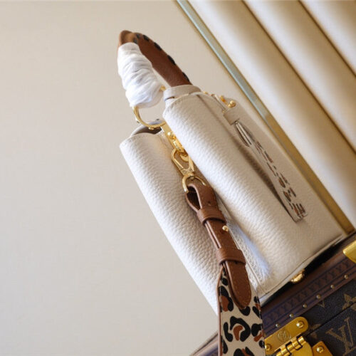 High Quality Luxury Louis Vuitton Capucines BB Bag – Style 47537 product detail