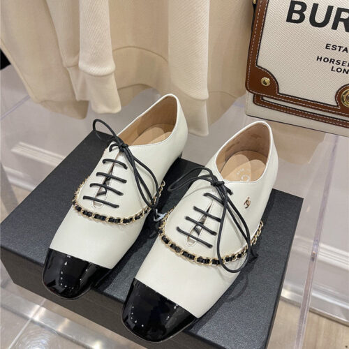 High Quality Luxury Chanel Chain Flat Shoes alternate view