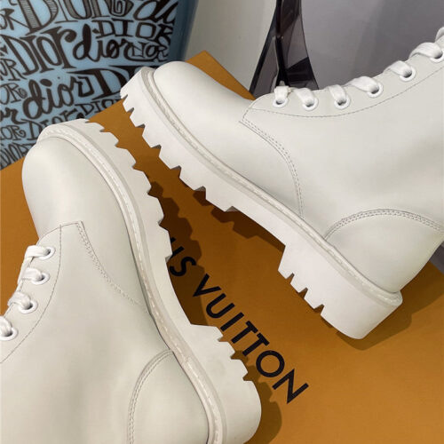 High Quality Luxury Louis Vuitton Flat Boots – Style 51811 product detail