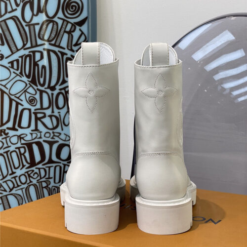 High Quality Luxury Louis Vuitton Flat Boots – Style 51811 alternate view