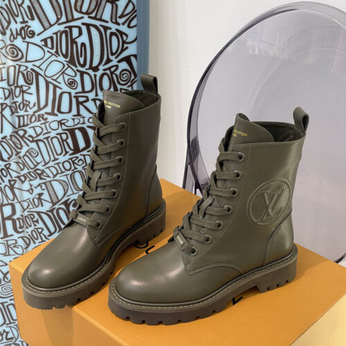 High Quality Luxury Louis Vuitton Flat Boots alternate view