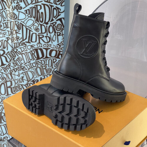 High Quality Luxury Louis Vuitton Flat Boots – Style 84579 product detail