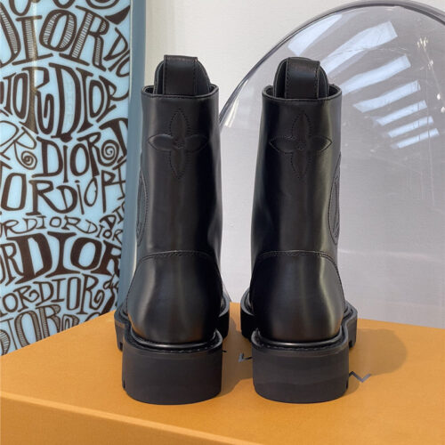 High Quality Luxury Louis Vuitton Flat Boots – Style 84579 product detail