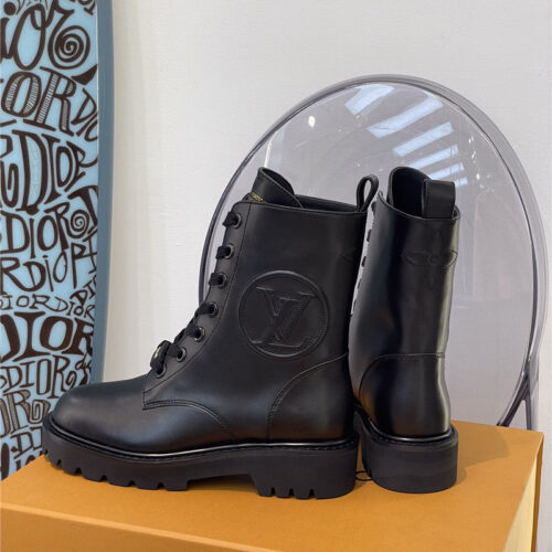 High Quality Luxury Louis Vuitton Flat Boots – Style 84579 alternate view