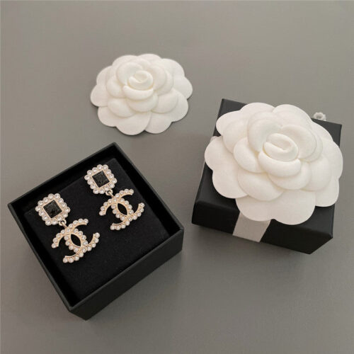 High Quality Luxury Chanel Square Diamond Cc Stud Earrings product detail