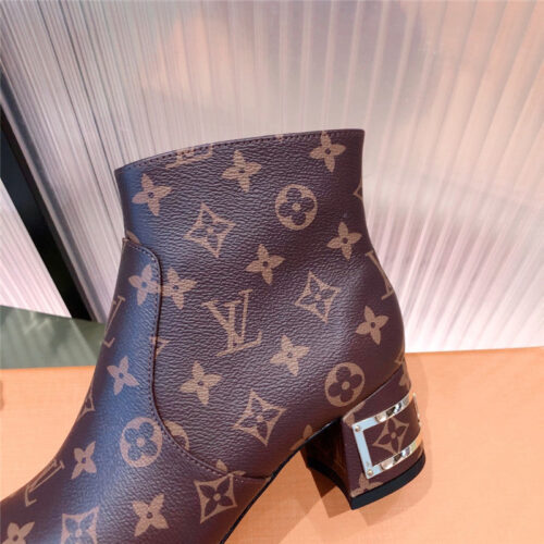High Quality Luxury Louis Vuitton Logo Boots Women product detail