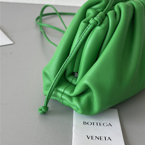 High Quality Luxury Bottega Veneta Green Pouch Bag product detail