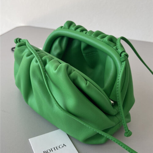 High Quality Luxury Bottega Veneta Green Pouch Bag product detail